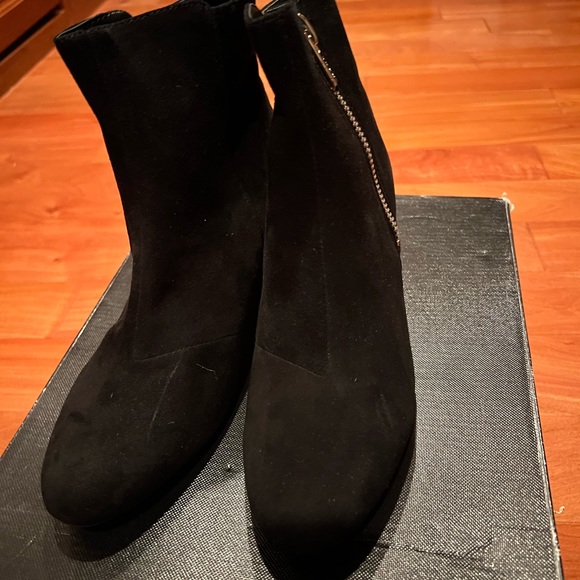 NWT DKNY suede boots - Picture 4 of 6